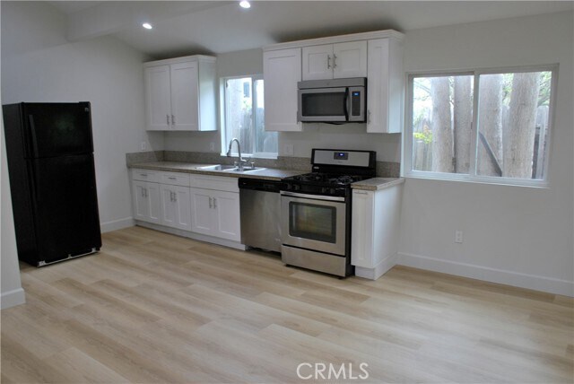 Foto del edificio - 7053 Corbin Ave
