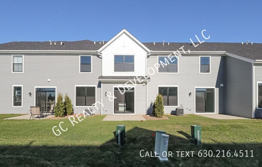 Building Photo - *** SCHOOL DISTRICT 202 / 3 BDRM - 2.5 BTH...