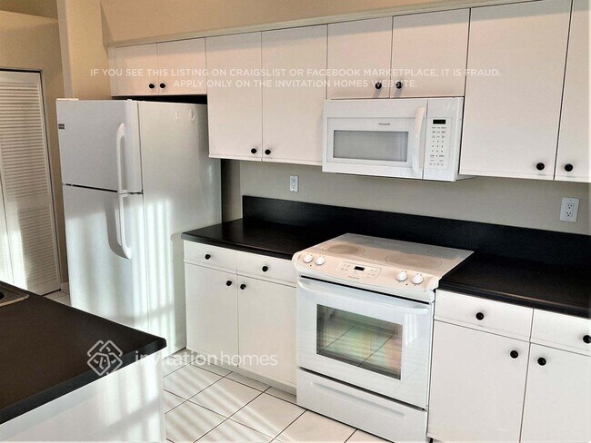 Foto del edificio - 18863 NW 24th Ct