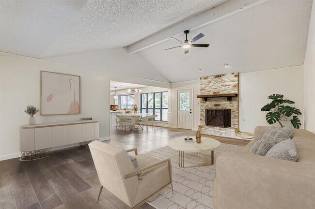 Foto del edificio - 521 Dennis Dr