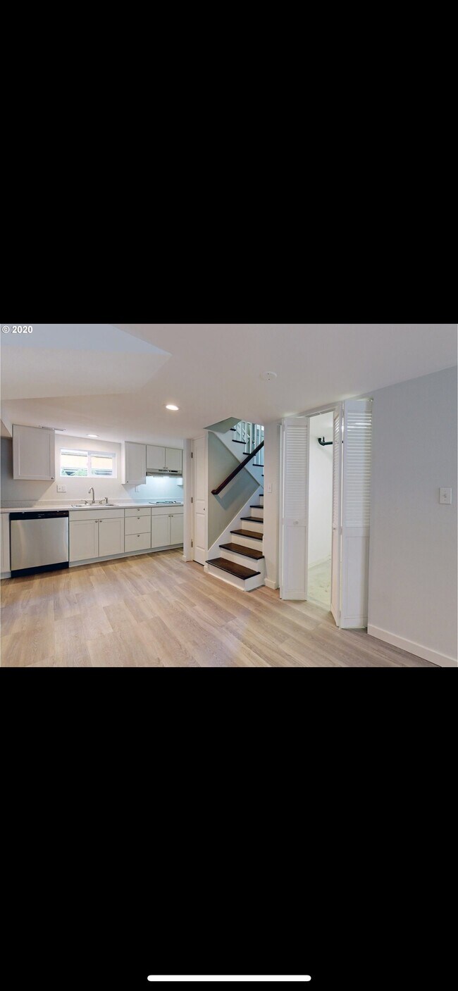 Foto del edificio - 7924 N Brandon Ave