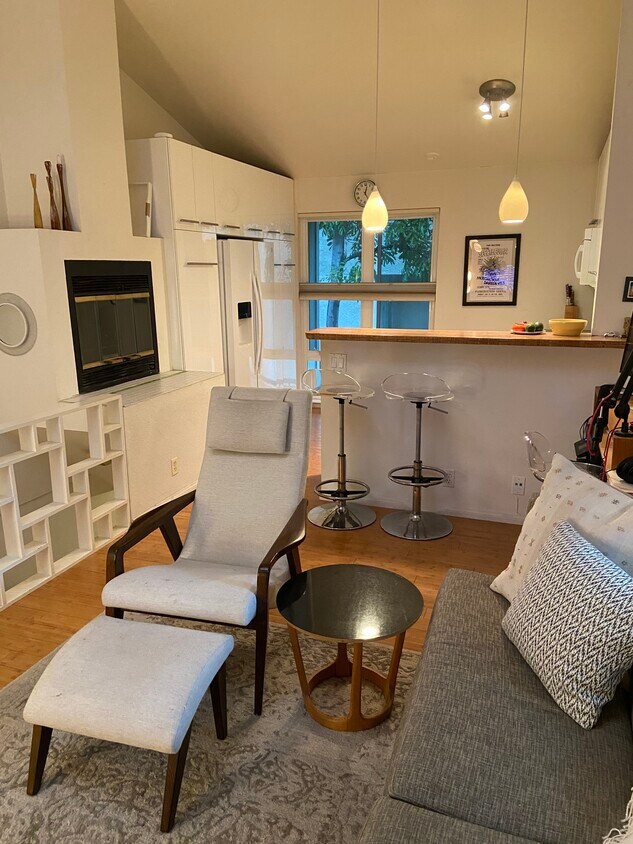 Foto principal - 137 N Oak Knoll Ave