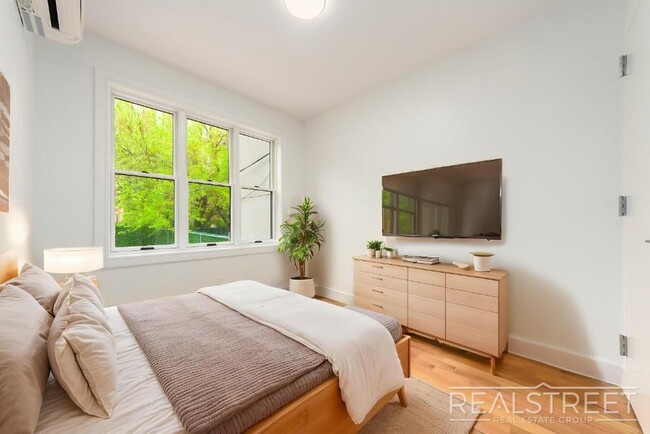Building Photo - Modern New Construction Studio Apartment w...