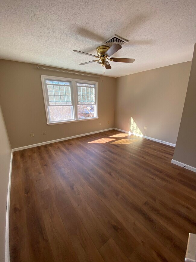 Building Photo - 533 Fox Hollow Way