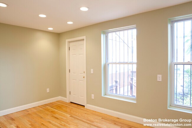 Foto del edificio - 4 Kearsarge Ave