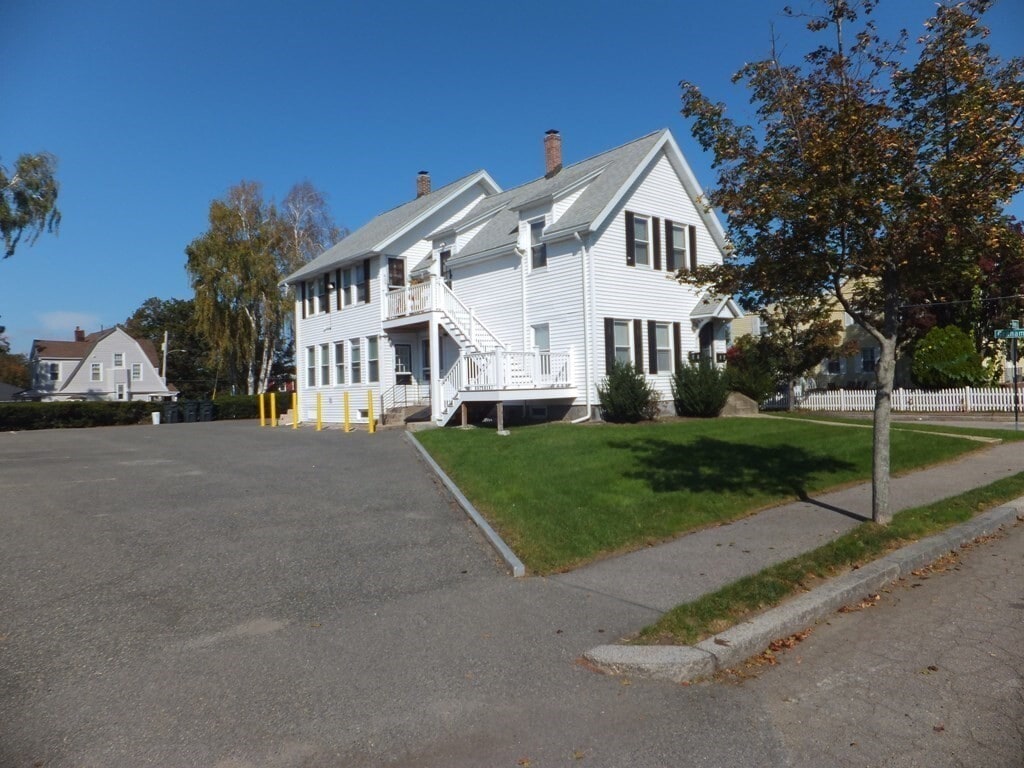 Primary Photo - 28 River St