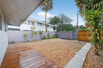 Building Photo - 2500 SW 18th Terrace