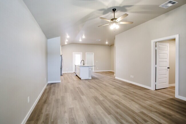 Foto del edificio - Like New Construction in Cooper District!