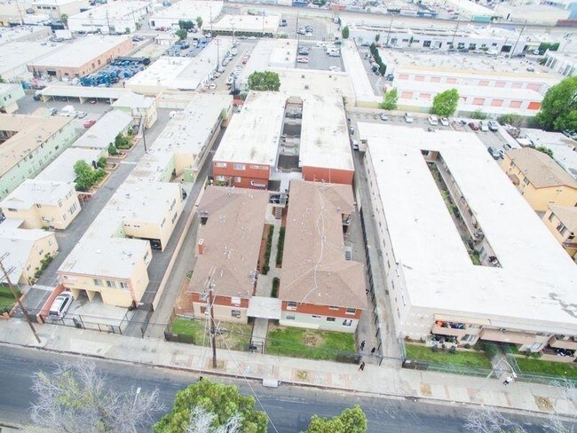 Foto del edificio - 14732 Blythe St