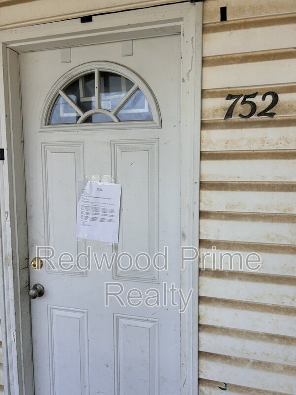 Foto del edificio - 752 Park Ave