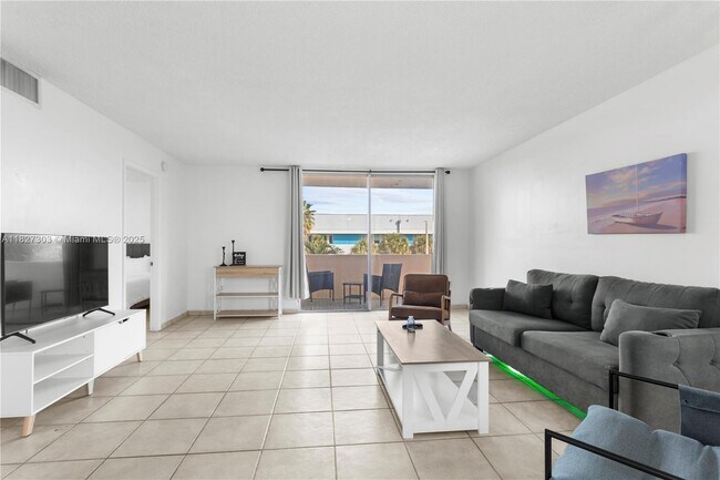 Building Photo - 9440 W Bay Harbor Dr