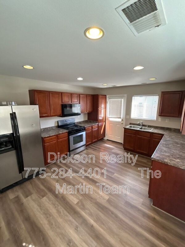 Building Photo - 8930 Silverkist Dr