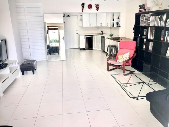 Building Photo - 1430 Brickell Bay Dr