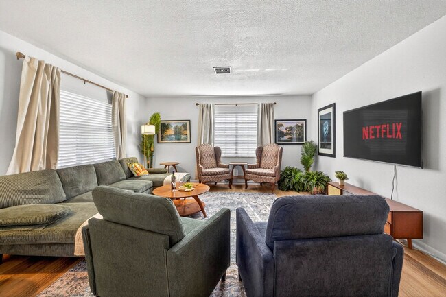 Foto del edificio - 11702 Moffat Ave