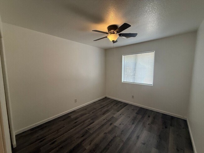 Foto del edificio - 3551 N Verdugo Rd