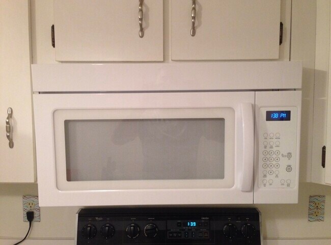 Microwave - 1601 Big Tree Rd