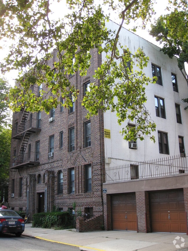 Building Photo - 149 96th St
