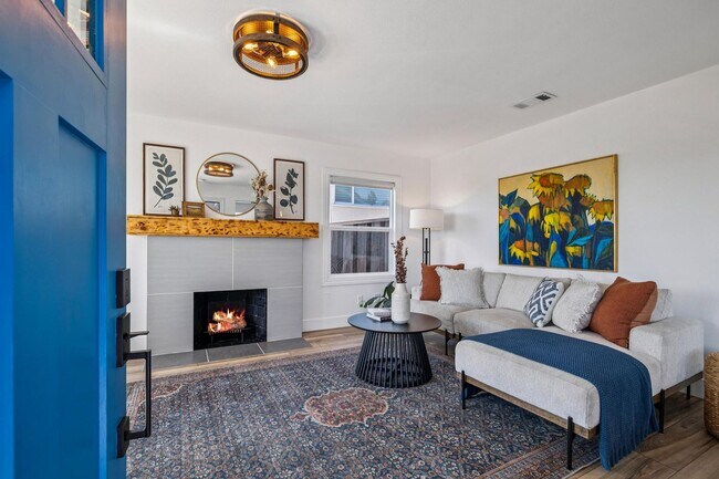 Foto del edificio - Contemporary Hillside Living