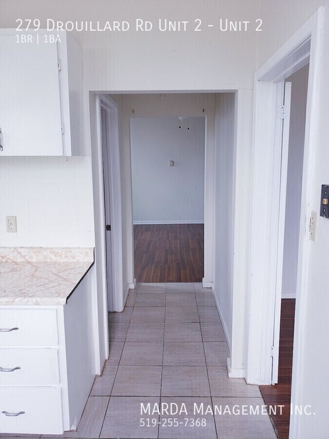 Photo du bâtiment - COZY 1 BED/1 BATH UNIT IN SECURE BUILDING + HYDRO & FREE WIFI!!