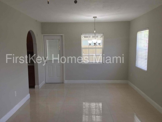 Foto del edificio - 320 NW 191st St