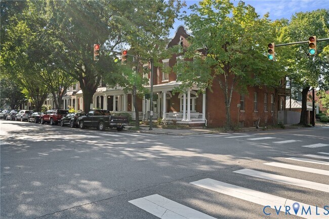 Foto del edificio - 1527 Grove Ave