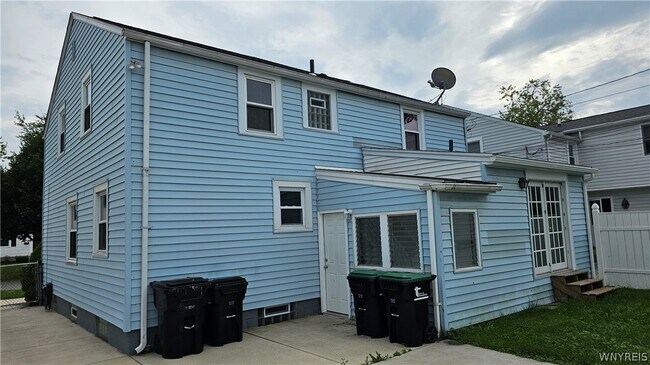 Foto del edificio - 107 Fowler Ave