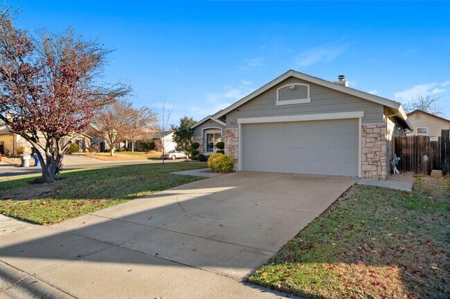 Building Photo - Move In Before 3/31 And Get $300 Off The 1...