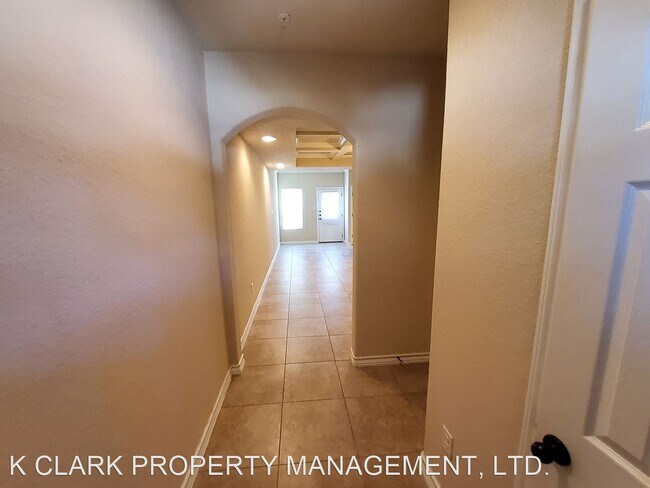 Building Photo - 3 br, 2.5 bath House - 16824 DANCING AVA #3