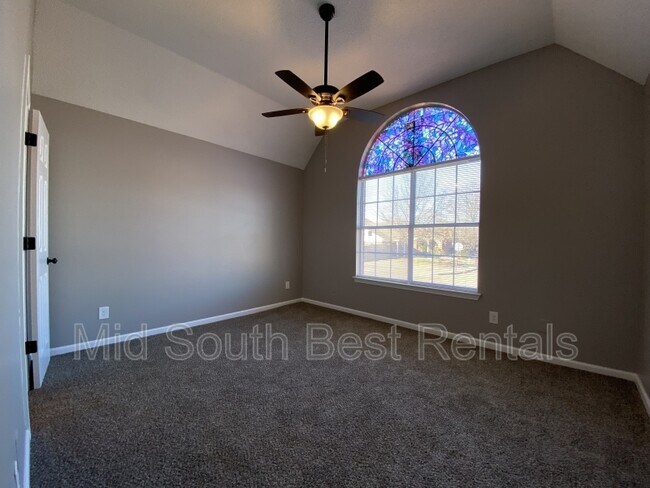 Building Photo - 6845 Century Oaks Dr