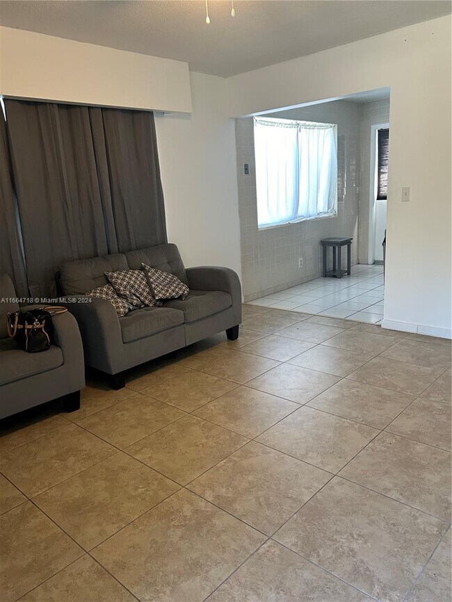 Building Photo - 417 N 57th Ave