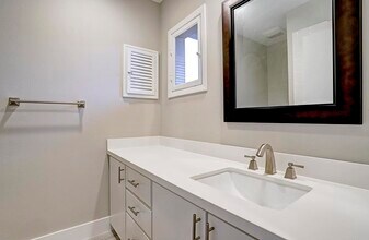 Building Photo - 2328 Wroxton Rd