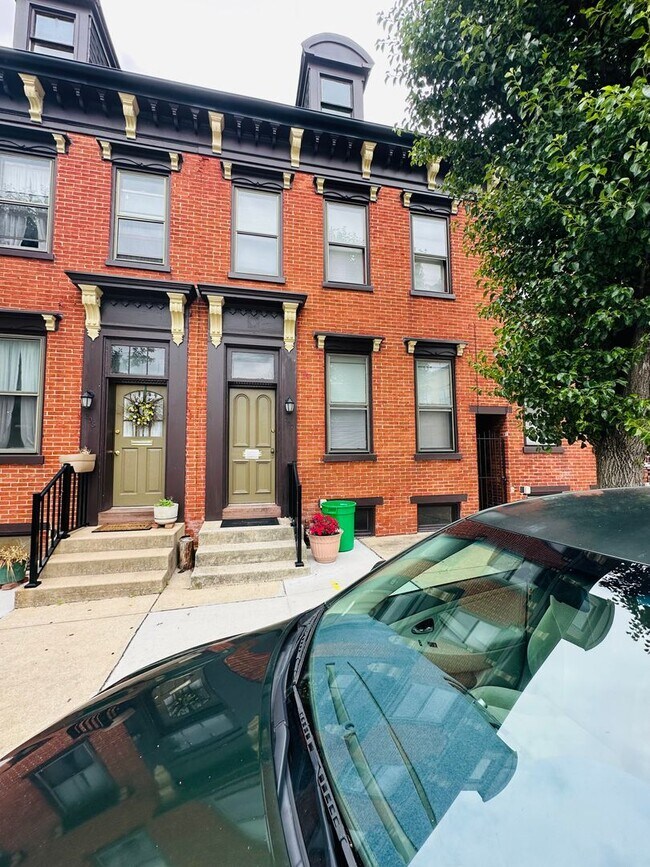 Foto del edificio - Two Bedroom House, Downtown Area