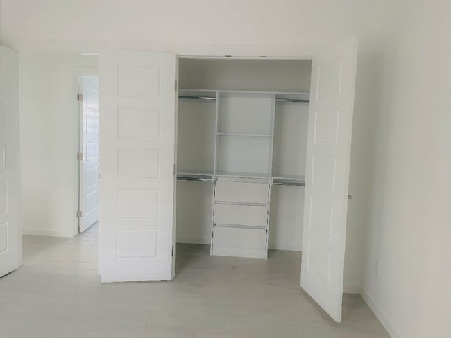 Building Photo - 1623 W Smt Dr