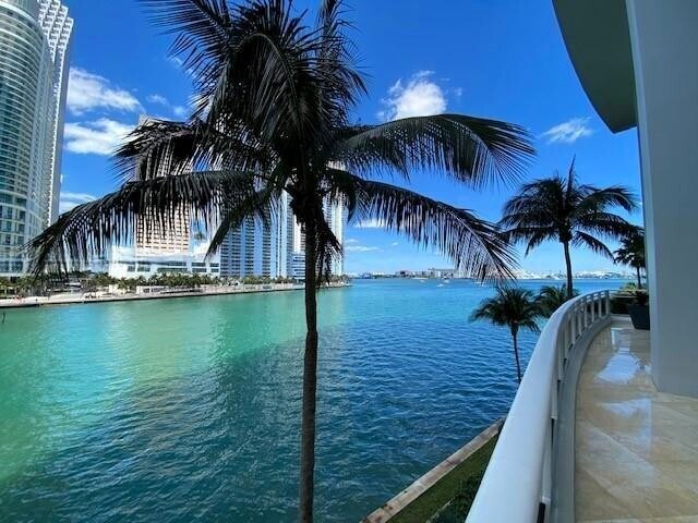 Building Photo - 901 Brickell Key Blvd