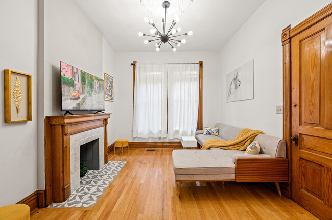 Foto del edificio - 2633 N Sheffield Ave