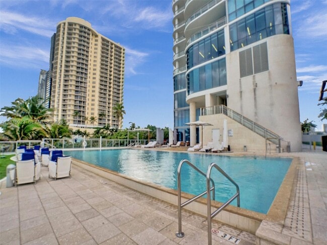Building Photo - 17475 Collins Ave