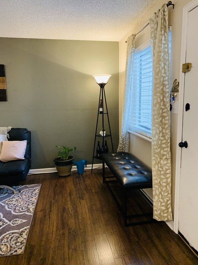 Foto principal - 1705 Heatheridge Rd