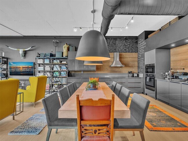 Building Photo - 7934 West Dr