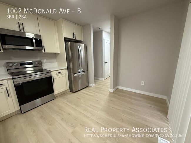 Building Photo - 1002 McDonald Ave