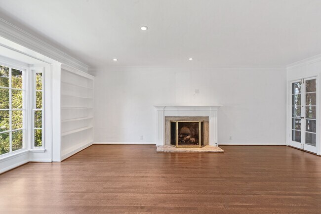 Foto del edificio - 1604 Pandora Ave