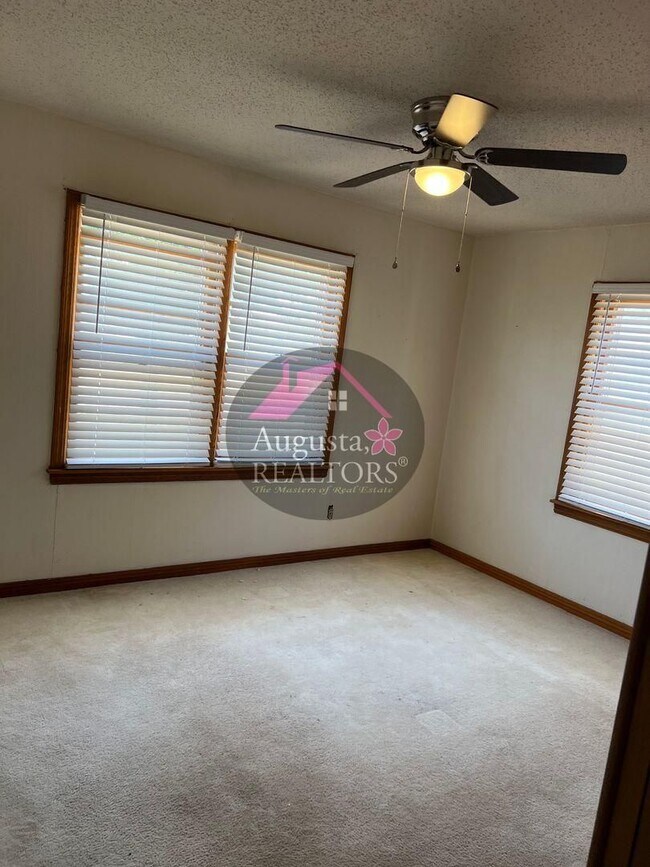 Foto del edificio - 1623 Woodruff Ln