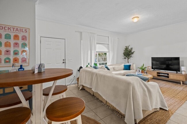 Building Photo - 114 Cedar St