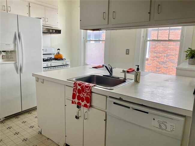 Foto del edificio - 389 Lloyd Ave