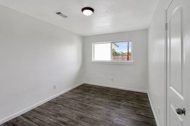 Building Photo - 6014 Willowbend Blvd