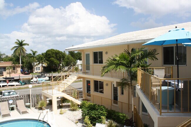 Foto del edificio - 1650 N Riverside Dr