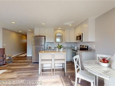Foto del edificio - 104 Crystal Springs Rd