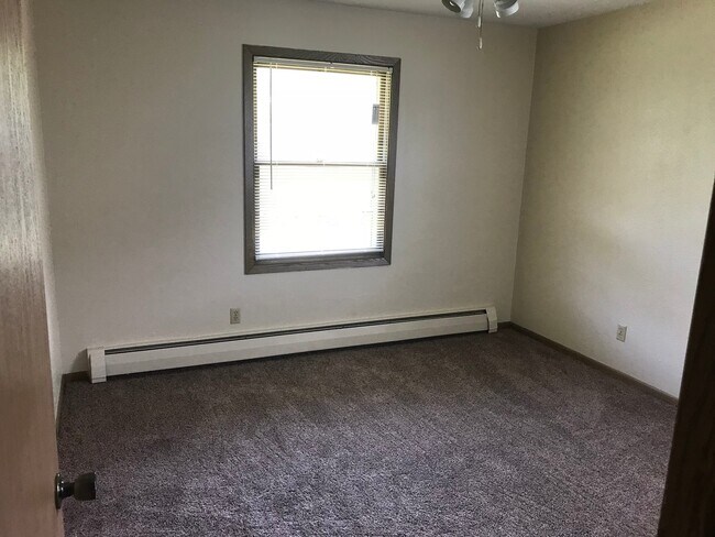 Foto del edificio - Forestview 2 Bedroom Upper Unit