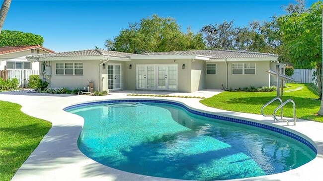 Building Photo - 2533 NE 21st Ter