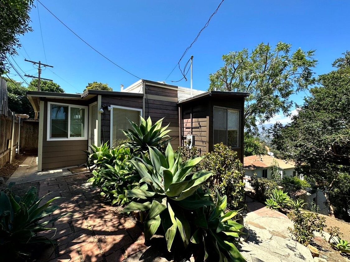 Foto principal - Charming house 1 bed - 1 bath with Fantast...