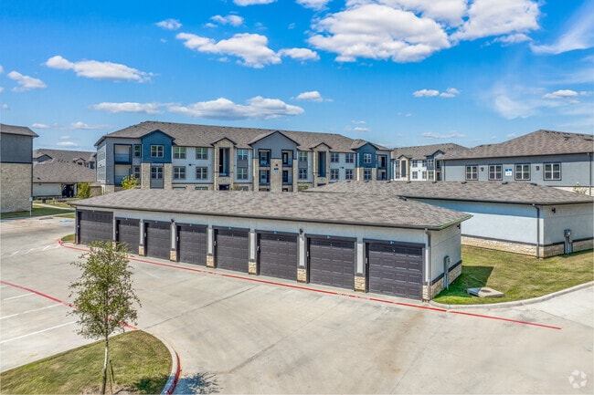 Detached Garages - The Crossing at Clear Creek